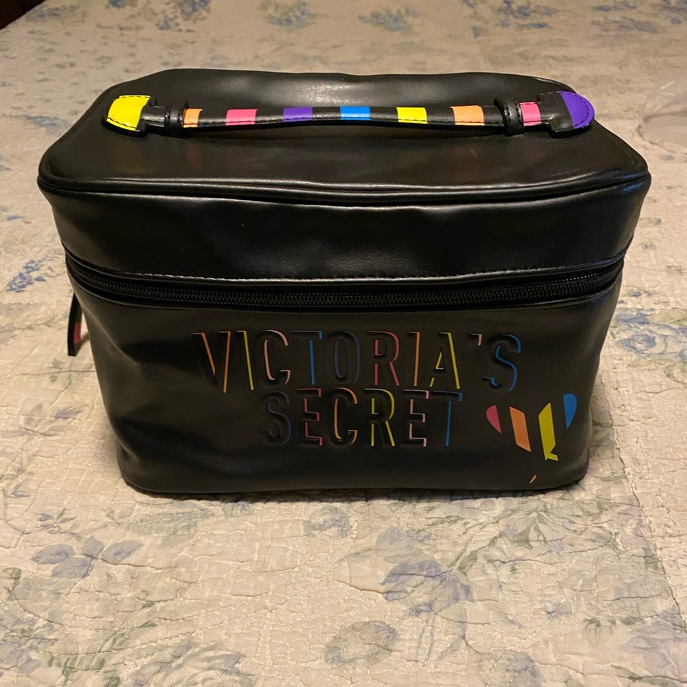 VS Makeup Train
